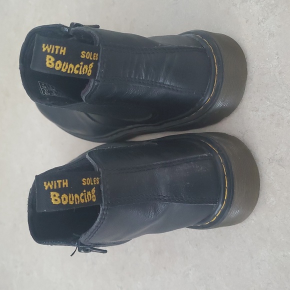 Dr Martens Black Leather Chelsea Boots - Picture 16 of 16